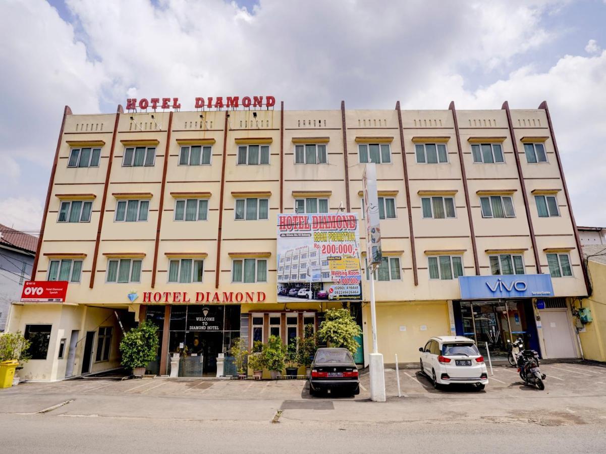 Super Oyo 90118 Hotel Diamond Syariah Subang Luaran gambar